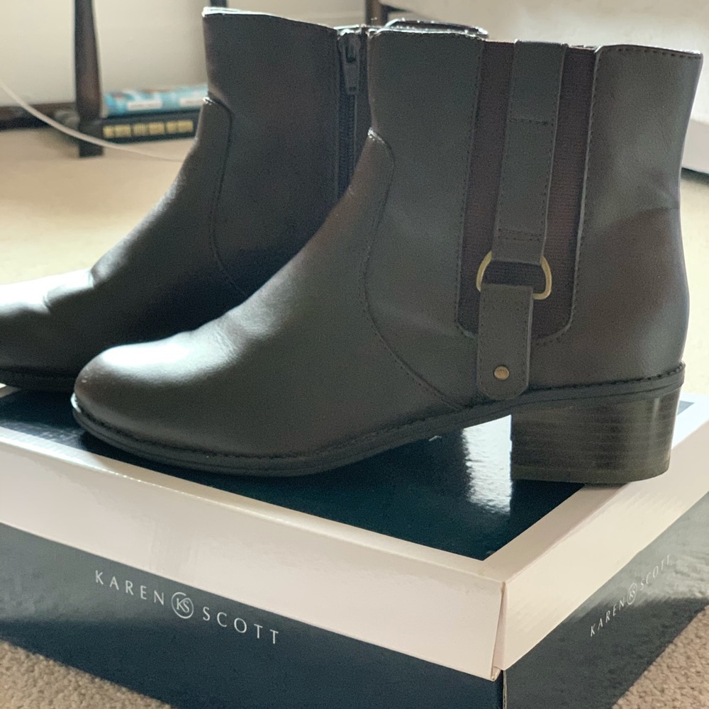 Karen Scott brown ankle boats